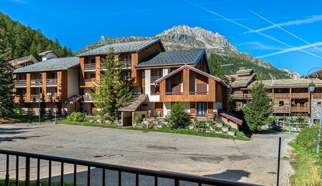 Apartment Heureuse - Three Bedroom Villa, Sleeps 8