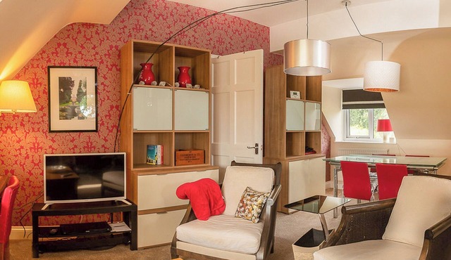 Apartment Hole 18 3/4