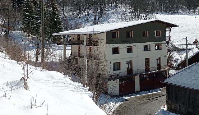 Apartment/house 12 people, Champfol