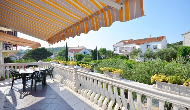Apartment Gordan (42881-A2) - Murter - island Murter