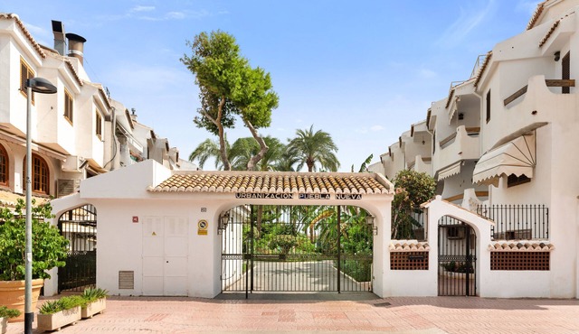 Apartment 'Isa Beach ' with Shared Pool, Wi-Fi and Air Conditioning