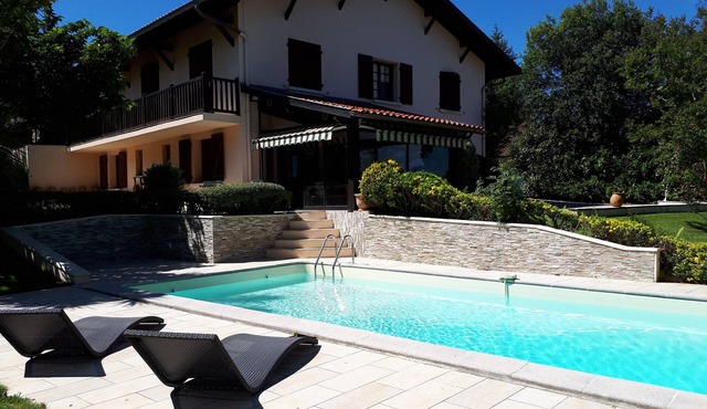 Apartment in luxury villa with swimming pool and pleasant garden near Biarritz