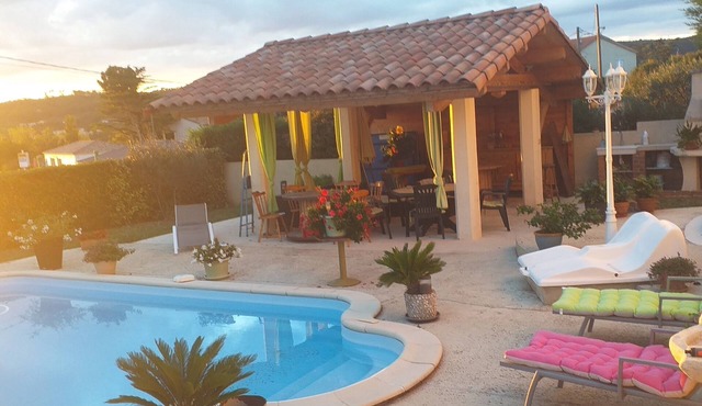 APARTMENT IN VILLA WITH POOL AND SHELTER