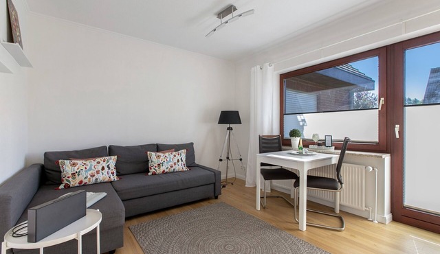 Apartment 'Ida 1' with Private Terrace, Shared Garden and Wi-Fi in Meldorf