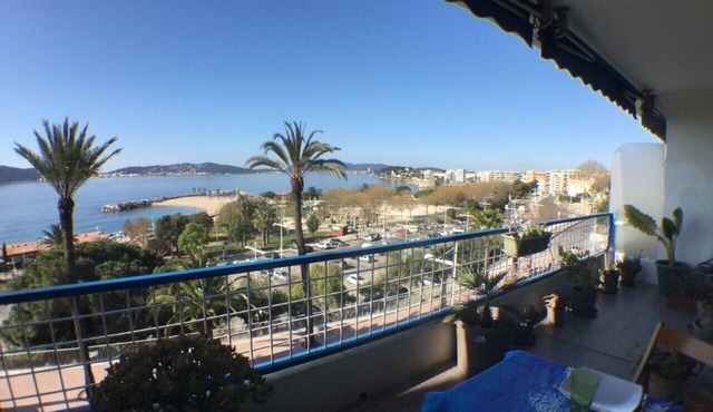 Apartment ideally located with exceptional views