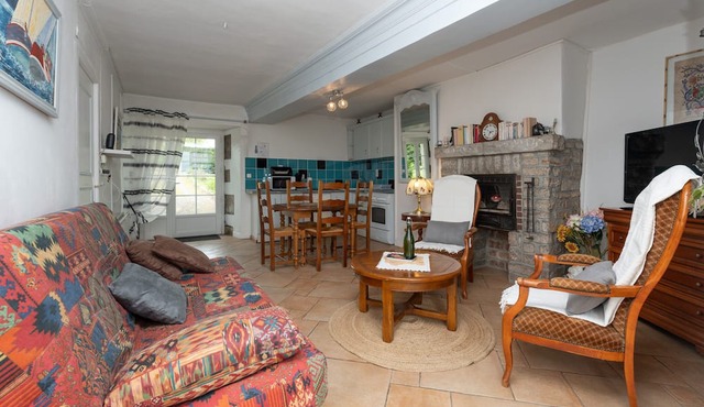 Apartment in 17th-Century Manor with Private Garden and Wi-Fi