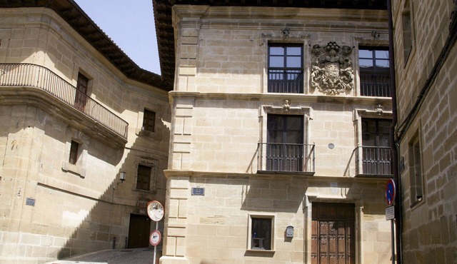 APARTMENT IN A 16TH CENTURY MANOR HOUSE IN LABASTIDA