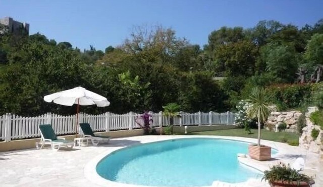 Apartment in a beautiful, new villa with pool