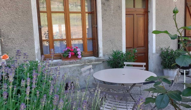 Apartment in an en suite house