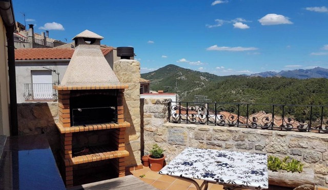 Apartment In A Hotel 'Casa Rural Cal Puyo' with Mountain View, Wi-Fi and Air Conditioning