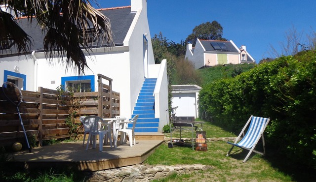 Apartment in a house with garden 150m from the port of Sauzon