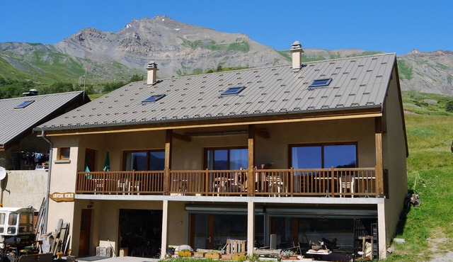 Apartment in a mountain chalet, Villar d'Arène, Pays de la Meije/col du Galibier