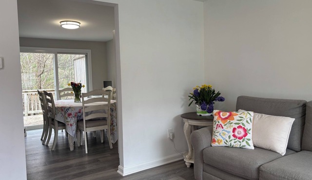Apartment in a peaceful quiet neighborhood in a col de sac.