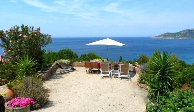 Apartment in a quiet neighbourhood with view of the sea and mountain
