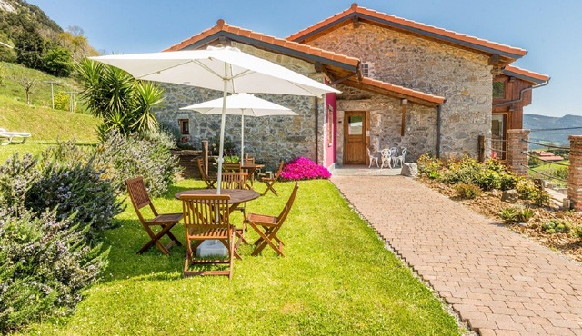 Apartment in a rural setting near the beach of Laredo 1