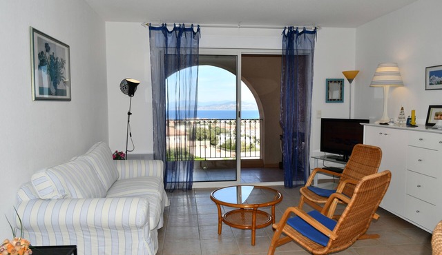 APARTMENT IN A STANDING RESIDENCE WITH POOL