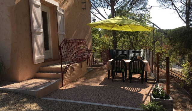 Apartment in a villa - under the pine trees - very quiet - 6 people