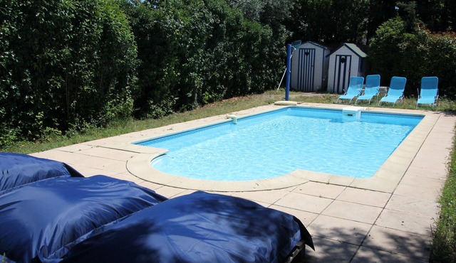 Apartment in a vineyard house with pool, 2 bedrooms, 4 people