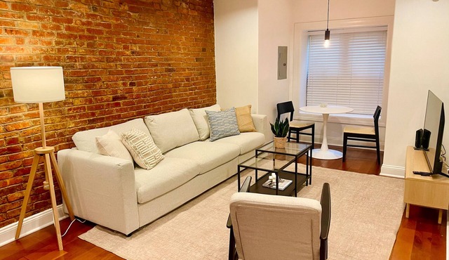 Apartment in Adams Morgan, short walking distance to 18th street and metro!