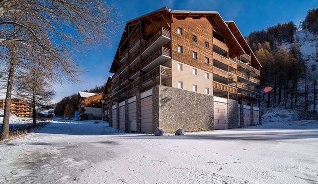 Apartment in Allos with Mountain Views