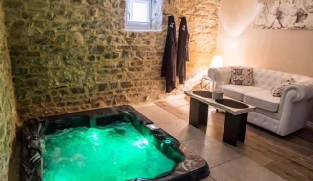 Apartment in an estate with private SPA and heated pool