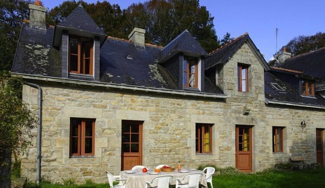 Apartment in Bénodet near Sandy Beaches