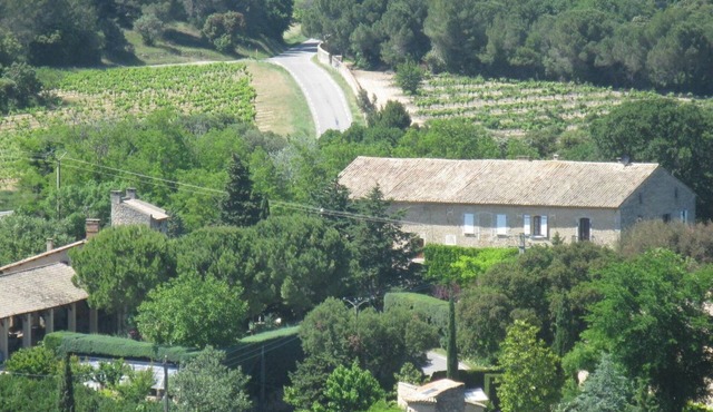 Apartment in beautiful typical farmhouse, swimming pool 12x5m to share