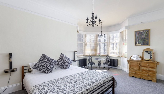 Apartment in Brighton near Brighton Beach