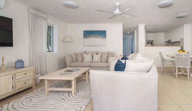 Apartment in Burleigh Heads Ground Floor with Pool!