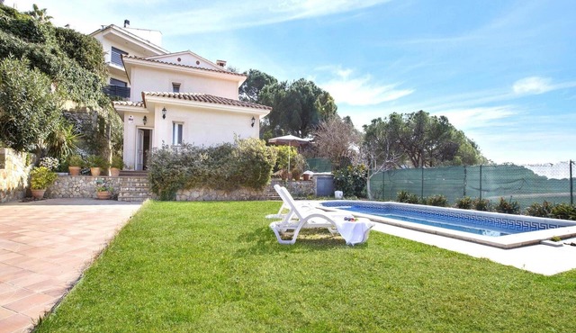 Apartment in Canyelles near the Beach