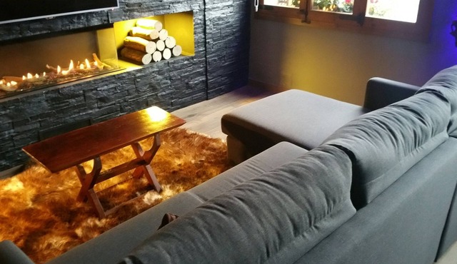 Apartment in center Borredà 4 places. Spectacular Rustic Design. Mountain views