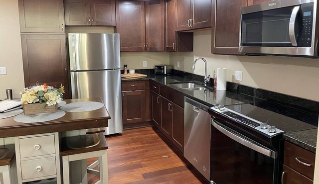 Apartment in center of beautiful Franklin Square near SU, downtown, mall & more
