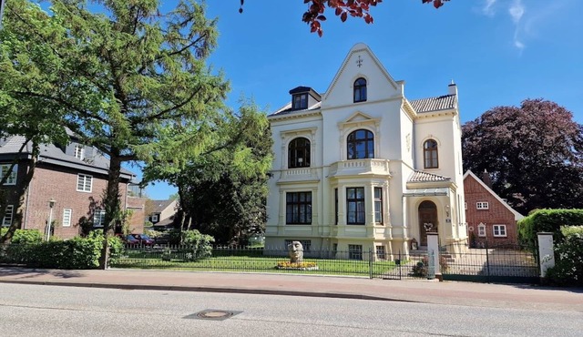 Apartment in charming turn-of-the-century old town villa in Elmshorn