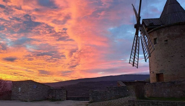 Apartment in charming Provencal village
