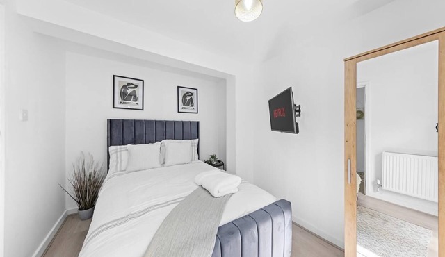 Apartment in Chatham, stone throw from major monuments and landmarks!