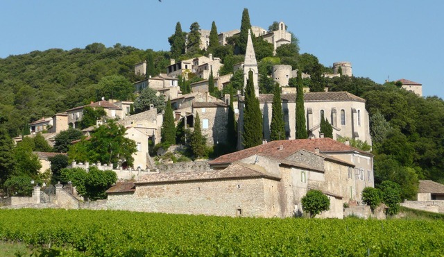 Apartment in country house in Provence