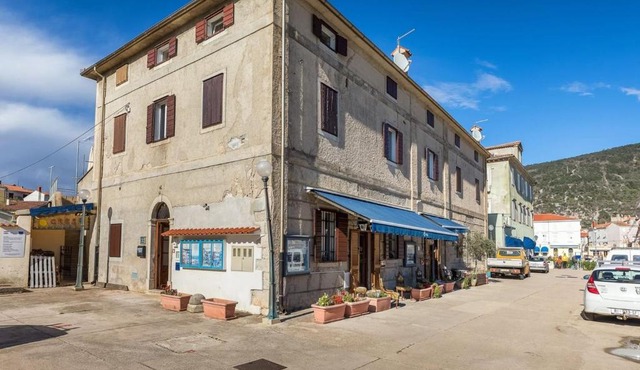 Apartment in Cres with Sea View and Old Town