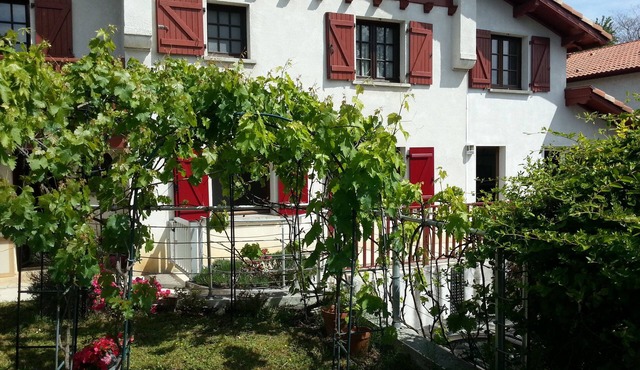 Apartment in detached house, quiet residential area "L'Orée du lac"
