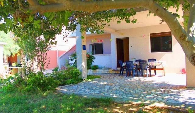 Apartment in Dinjiška by the Beach
