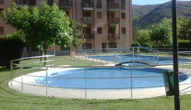 Apartment in Ezcaray, with pool, garden and next to the river.