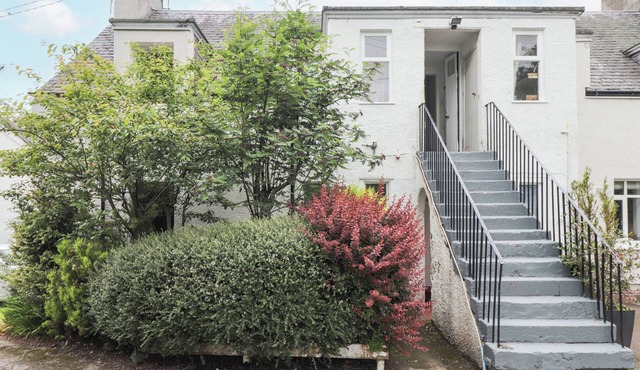 APARTMENT IN FOYERS, pet friendly, with open fire in Foyers