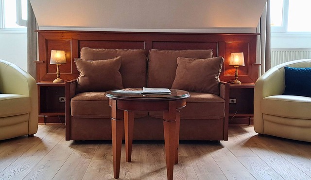 Apartment in the heart of the walled town, close to shops and restaurants.