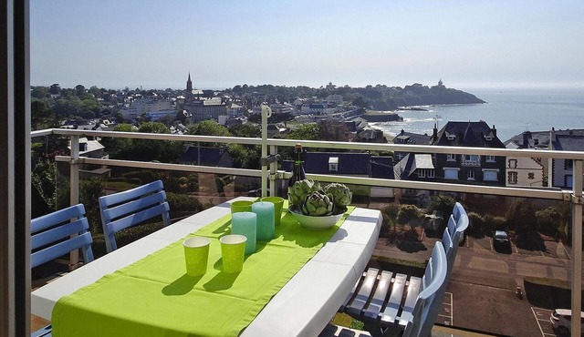 Apartment in St Quay near Seven Beaches