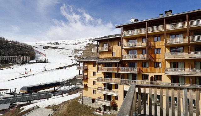 Apartment in French Alps with Pool & Ski Access