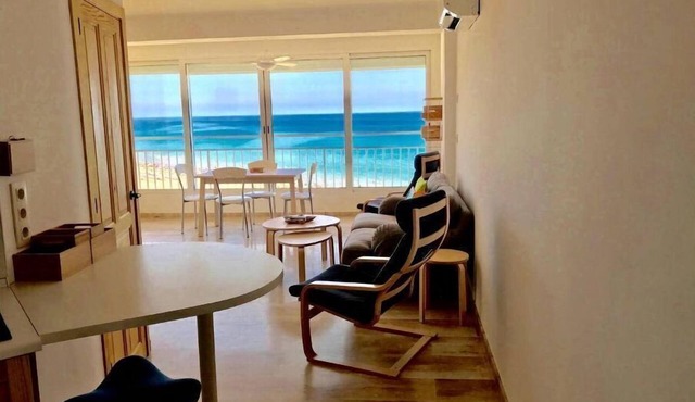 Apartment in front of the beach. 13th floor with the best views