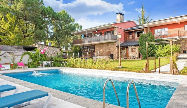 Apartment in Galapagar with Pool and Sauna