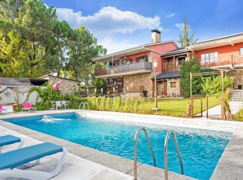 Apartment in Galapagar with Pool and Garden