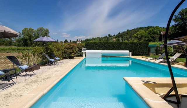 Apartment in Gargas near Route des Ocres