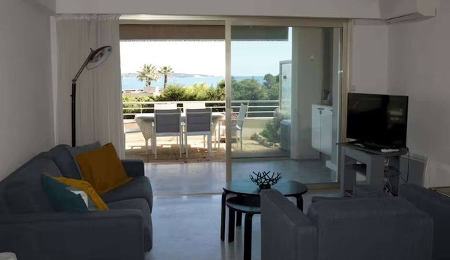 Apartment in Golfe Juan with Sea View