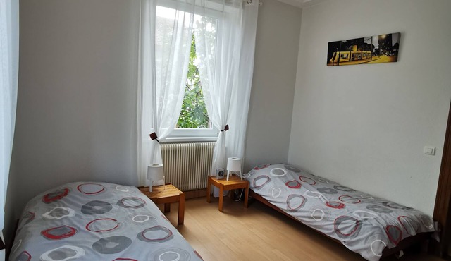 Apartment in house, from 2 to 4 people, 2 bedrooms, garden.